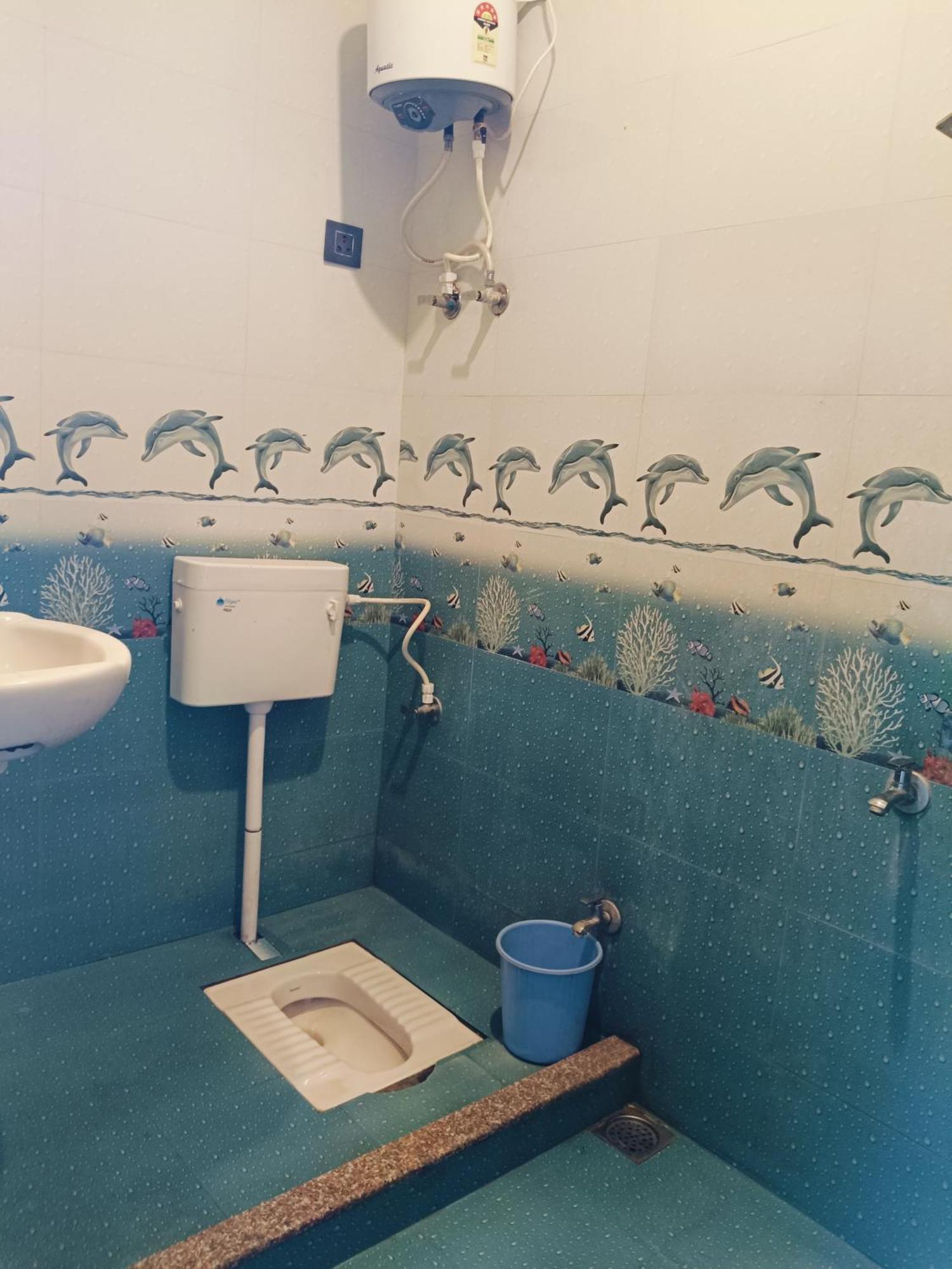Jai Hanuman Guest House Palsana  Exterior photo